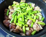 鶏もも肉とニンニクの茎のウマウマ炒め作り方6写真