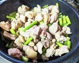 鶏もも肉とニンニクの茎のウマウマ炒め作り方7写真