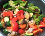 夏野菜と豚三枚肉のオイスー炒め作り方11写真