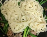 鶏ダシで！豚ニラ玉の焼きうどん♡作り方5写真