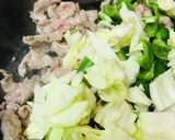 鍋の素活用●豚肉＆キャベツのキムチ炒め作り方2写真