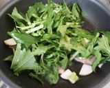 カブ（小粋菜）とベーコンのペペロンチーノ作り方6写真