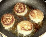 チーズ on トマト煮込みハンバーグ作り方5写真