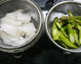 簡単！イカとアスパラのガリバタだし炒め作り方1写真