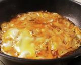 材料2つ 簡単ずぼら飯!ネギ卵丼作り方3写真