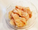 鶏むね肉とキュウリの中華麹炒め作り方2写真