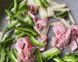 ゴーヤと大根の自家製ニンニク醤油炒め作り方3写真