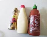 材料3つ！激旨スリラチャマヨソース作り方1写真