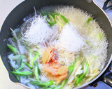 春雨と長ネギ・もやしの食べるスープ作り方6写真