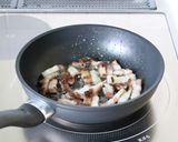 シンプル美味な【わらびとベーコンのソテー作り方2写真