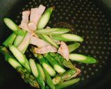 粗挽き胡椒たっぷり、アスパラ卵ハム炒め作り方3写真