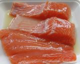 下味革命もろみのチカラ鮭のフライパン蒸し作り方1写真