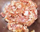 うちの定番♡豚薄切り肉の青椒肉絲♪作り方1写真
