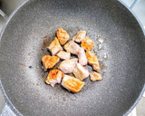 豚肉（角切り）と筍と椎茸の炒め煮作り方2写真