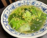焼肉のお供に☆余ったレタスと若芽のスープ作り方3写真
