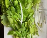 豚バラとセロリ菜の椎茸醤サラダ作り方1写真