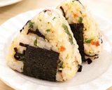 混ぜるだけ♪梅と塩昆布のおにぎり作り方4写真