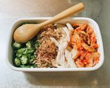 鶏とオクラのキムチ和え丼~半熟卵添え~作り方2写真