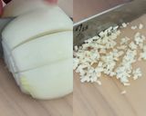 豚バラと玉ねぎの甘辛ガーリック炒め作り方1写真