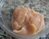 旨味抜群!鶏胸肉のオイスターソース焼き作り方1写真