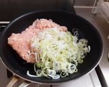 生姜香る塩鶏そぼろ作り方1写真