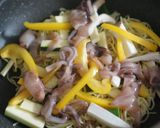 旨味たっぷり!イカのタイ風焼きそば作り方3写真