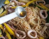 旨味たっぷり!イカのタイ風焼きそば作り方4写真