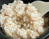 干しエビ・ゴマの炊込みご飯 鶏がらスープ作り方2写真