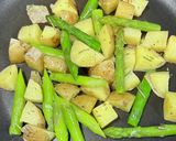 豚肉とアスパラポテトのハーブソテー♪作り方3写真