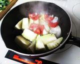 豚肉.野菜で味噌ダレ蒸し！厨房ばあばぁ！作り方3写真