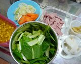 体も温まる♪ピリ辛野菜たっぷりうどん作り方1写真