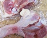 骨付き鶏もも肉のニンニクたっぷり焼き♡作り方1写真