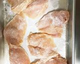 絶品！鶏胸肉のミラノ風カツレツ！作り方1写真