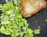 鶏肉とセロリの醤油麹丼作り方2写真