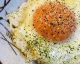 毎日のしろごはん●チーかけ目玉焼きごはん作り方1写真