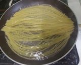 簡単５分！フライパン１つ☆トマトパスタ作り方1写真