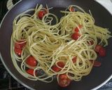 簡単５分！フライパン１つ☆トマトパスタ作り方3写真