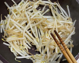 焼肉のたれで　もやしの炒め物作り方1写真