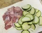 ズッキーニと鶏もも肉の梅肉炒め作り方1写真