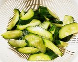きゅうりと魚肉ソーセージのサラダ作り方2写真
