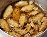 コーラと醤油だけ！“鶏手羽先のコーラ煮”作り方3写真