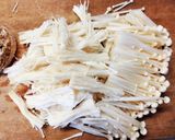 生姜入り 小松菜と玉ねぎ えのきの味噌汁作り方2写真