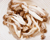 三度豆としめじと油揚げのみそ汁作り方2写真