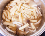 三度豆としめじと油揚げのみそ汁作り方5写真