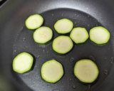 ズッキーニと豚肉のみょうが炒め☆夏レシピ作り方3写真