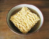 麦茶で作るインスタントラーメン作り方3写真