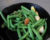 さやいんげんの梅ニンニク炒め作り方4写真