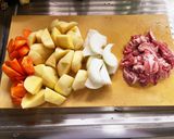 レシピ本を参考に♪肉じゃが作り方1写真
