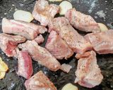 夏には豚肉が活躍♪ニンニクでスタミナを作り方4写真