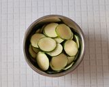 簡単☆生ズッキーニのサラダ作り方1写真